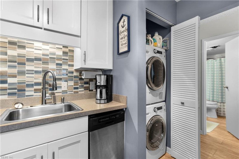 Photo 17 of 46 residential for sale in Virginia Beach virginia