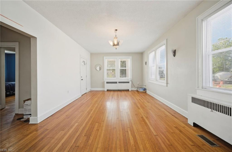 Photo 10 of 44 residential for sale in Hampton virginia