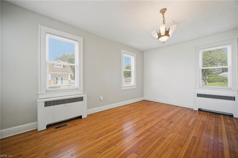 Photo 11 of 44 residential for sale in Hampton virginia