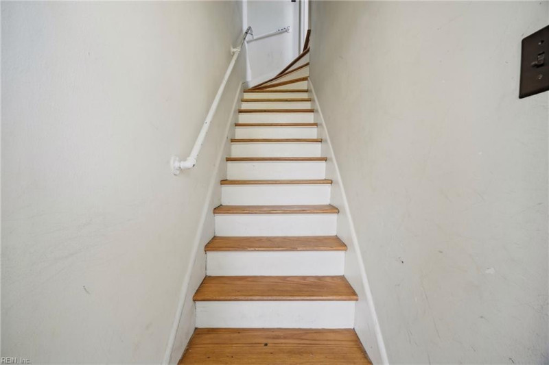 Photo 17 of 44 residential for sale in Hampton virginia