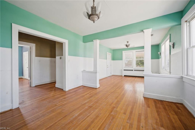 Photo 20 of 44 residential for sale in Hampton virginia