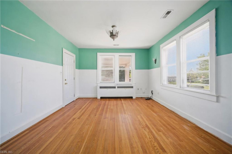 Photo 21 of 44 residential for sale in Hampton virginia