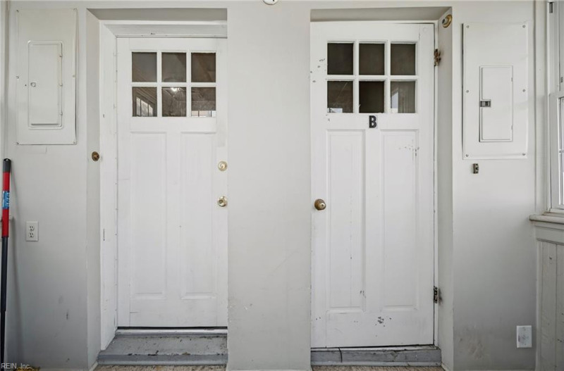 Photo 4 of 44 residential for sale in Hampton virginia