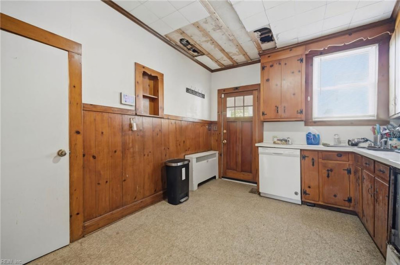 Photo 5 of 44 residential for sale in Hampton virginia