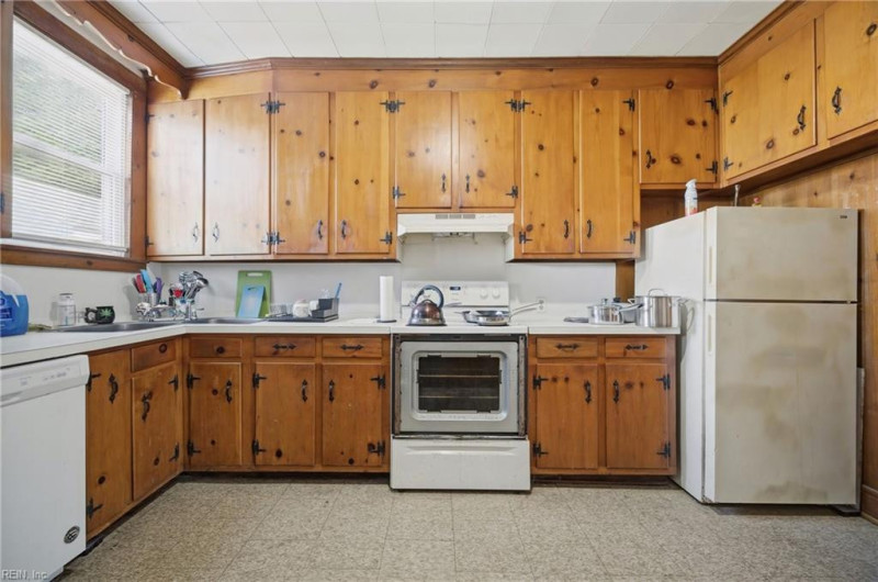 Photo 6 of 44 residential for sale in Hampton virginia