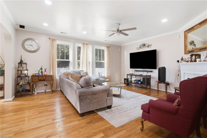 Photo 17 of 48 residential for sale in Virginia Beach virginia
