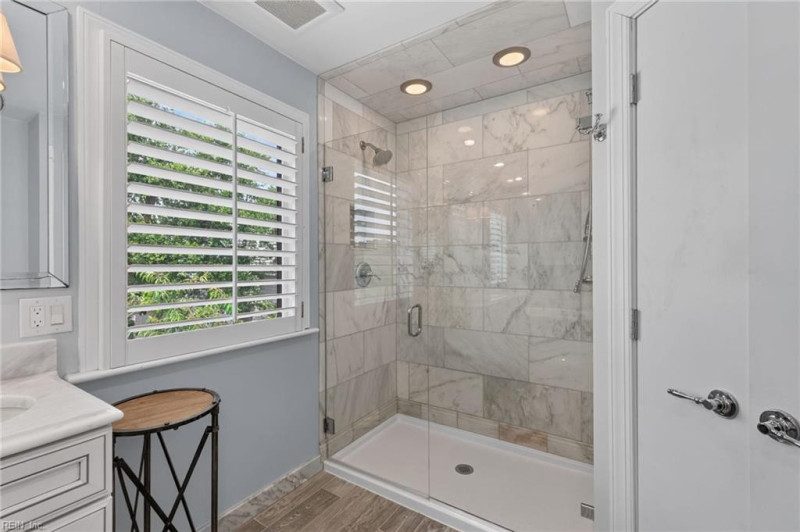 Photo 13 of 41 residential for sale in Virginia Beach virginia