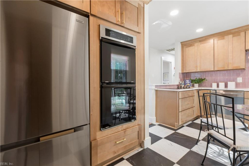 Photo 6 of 37 residential for sale in Hampton virginia