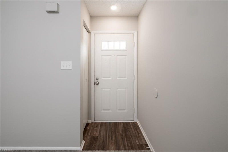 Photo 4 of 19 residential for sale in Virginia Beach virginia