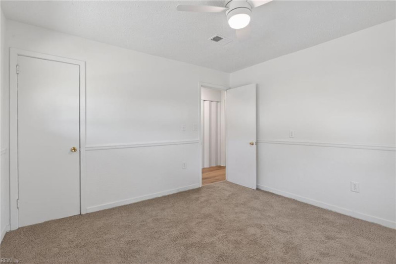 Photo 11 of 25 residential for sale in Chesapeake virginia