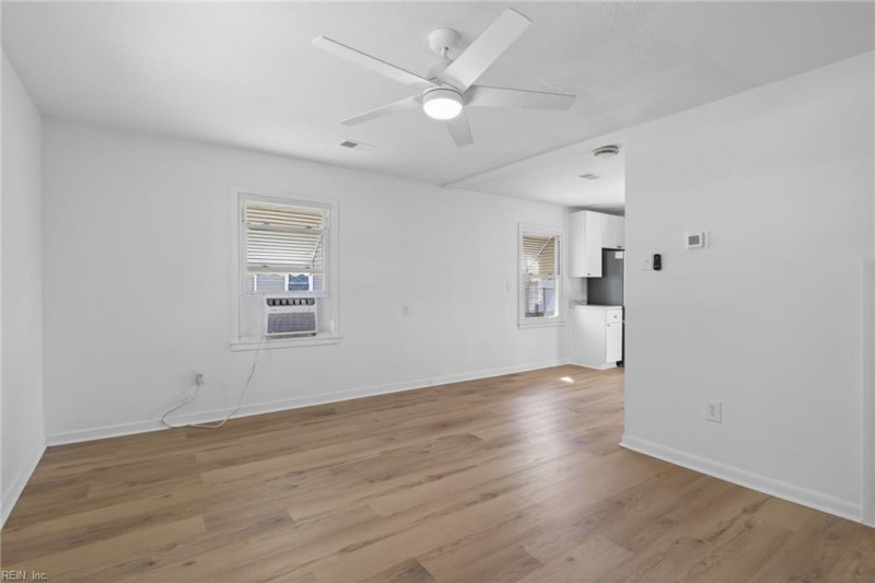 Photo 14 of 25 residential for sale in Chesapeake virginia