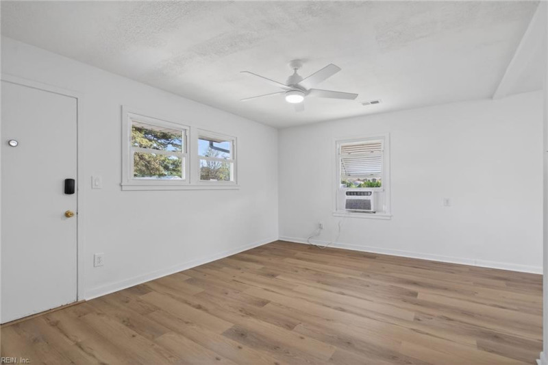 Photo 15 of 25 residential for sale in Chesapeake virginia