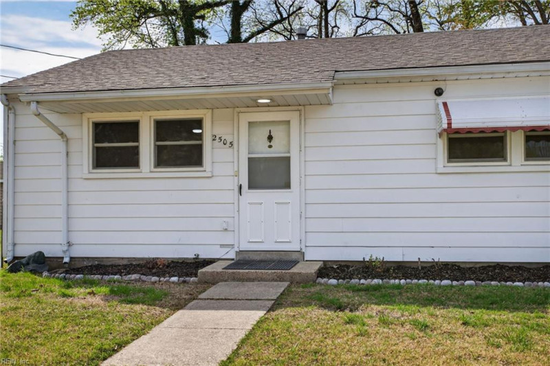 Photo 17 of 25 residential for sale in Chesapeake virginia
