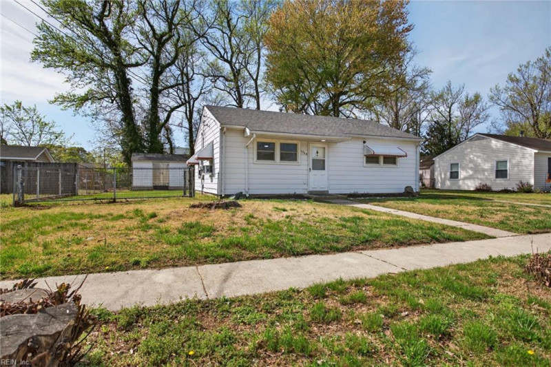 Photo 18 of 25 residential for sale in Chesapeake virginia
