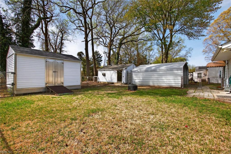 Photo 20 of 25 residential for sale in Chesapeake virginia