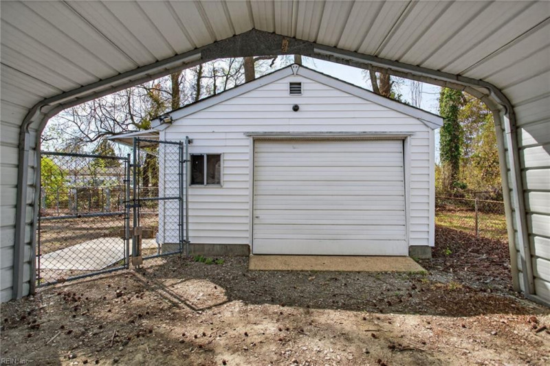 Photo 21 of 25 residential for sale in Chesapeake virginia