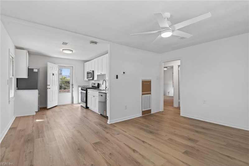 Photo 3 of 25 residential for sale in Chesapeake virginia
