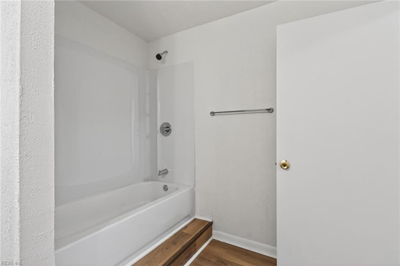 Photo 6 of 25 residential for sale in Chesapeake virginia