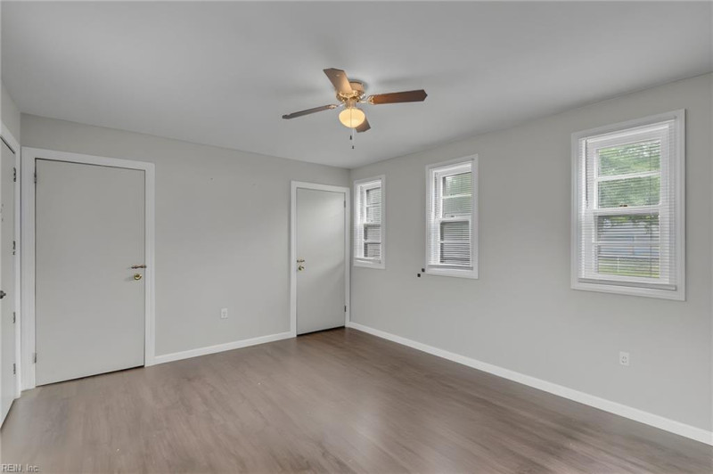 Photo 10 of 39 residential for sale in Portsmouth virginia