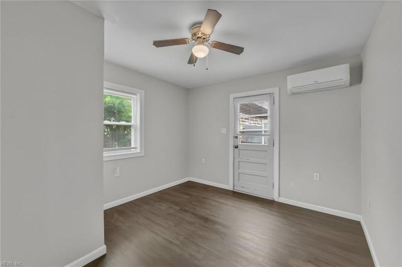 Photo 18 of 39 residential for sale in Portsmouth virginia