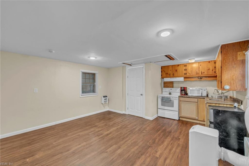 Photo 24 of 39 residential for sale in Portsmouth virginia
