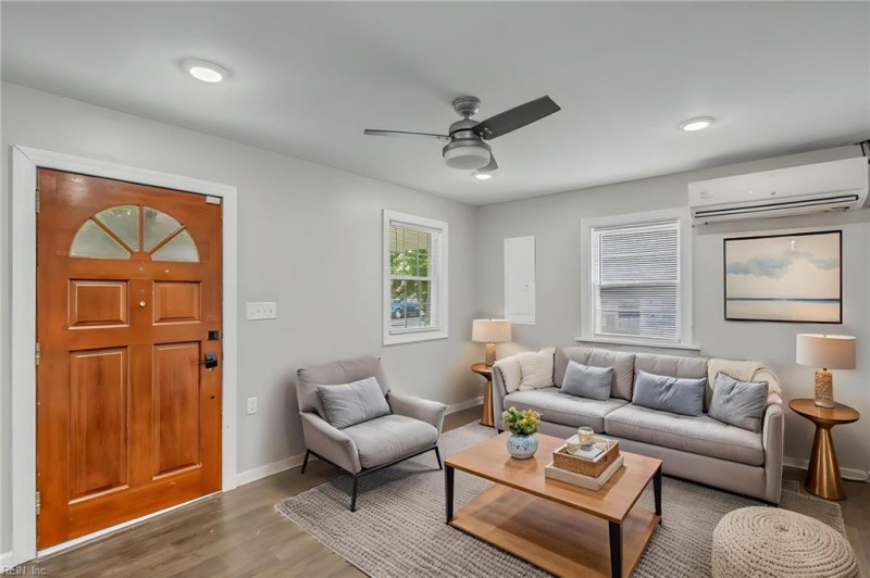 Photo 3 of 39 residential for sale in Portsmouth virginia