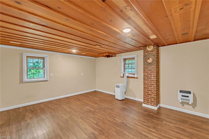 Photo 31 of 39 residential for sale in Portsmouth virginia