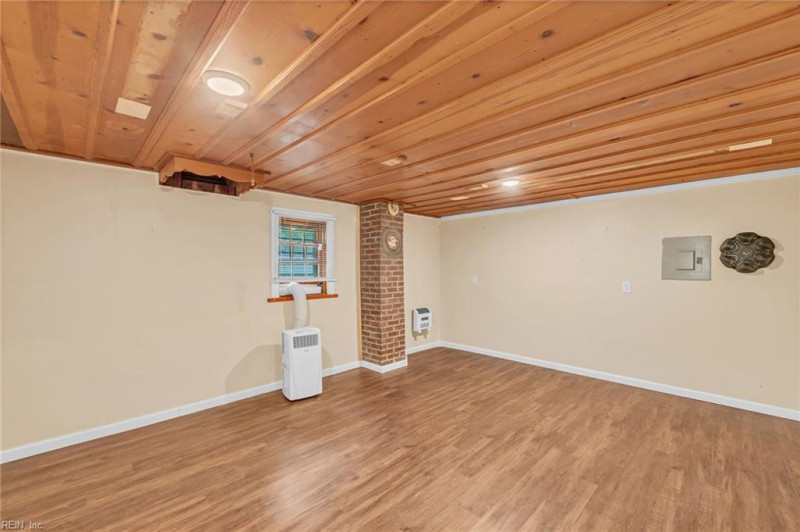 Photo 33 of 39 residential for sale in Portsmouth virginia