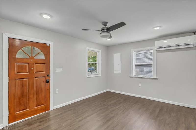 Photo 4 of 39 residential for sale in Portsmouth virginia
