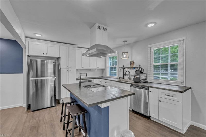 Photo 5 of 39 residential for sale in Portsmouth virginia
