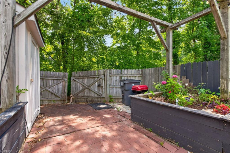 Photo 27 of 31 residential for sale in York County virginia