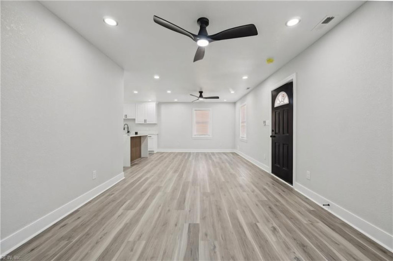 Photo 5 of 32 residential for sale in Norfolk virginia