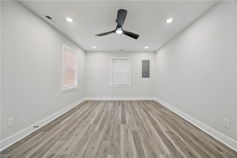 Photo 7 of 32 residential for sale in Norfolk virginia