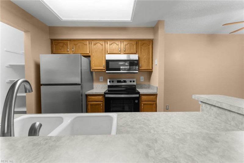Photo 11 of 26 residential for sale in Chesapeake virginia