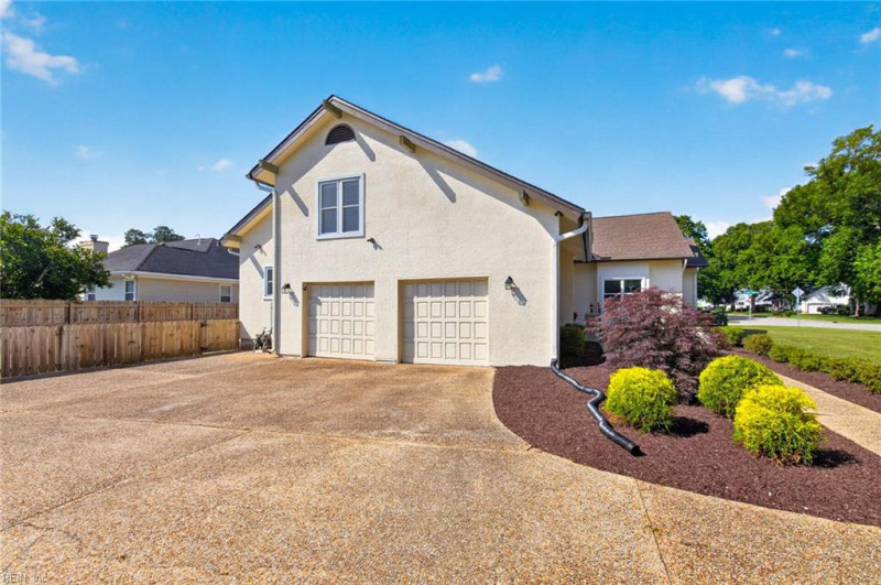 Photo 11 of 50 residential for sale in Virginia Beach virginia