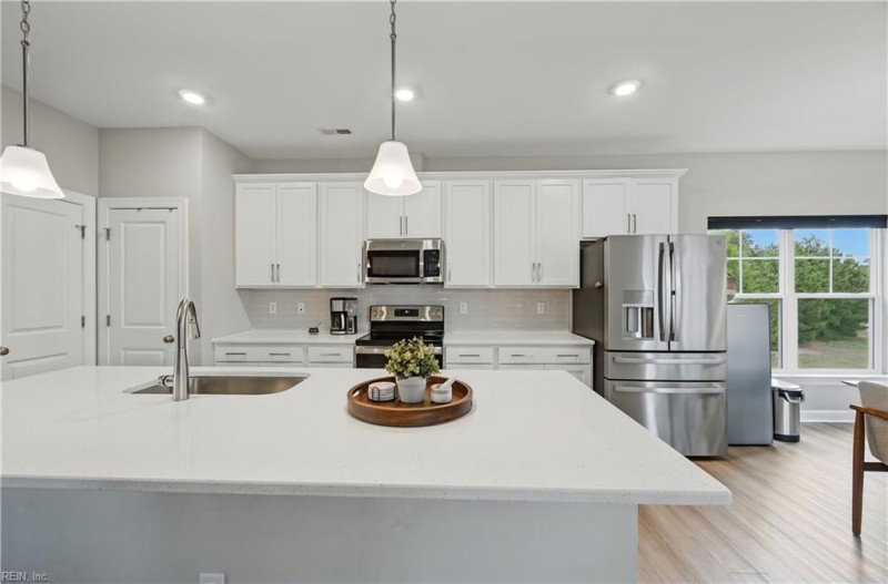 Photo 11 of 33 residential for sale in York County virginia