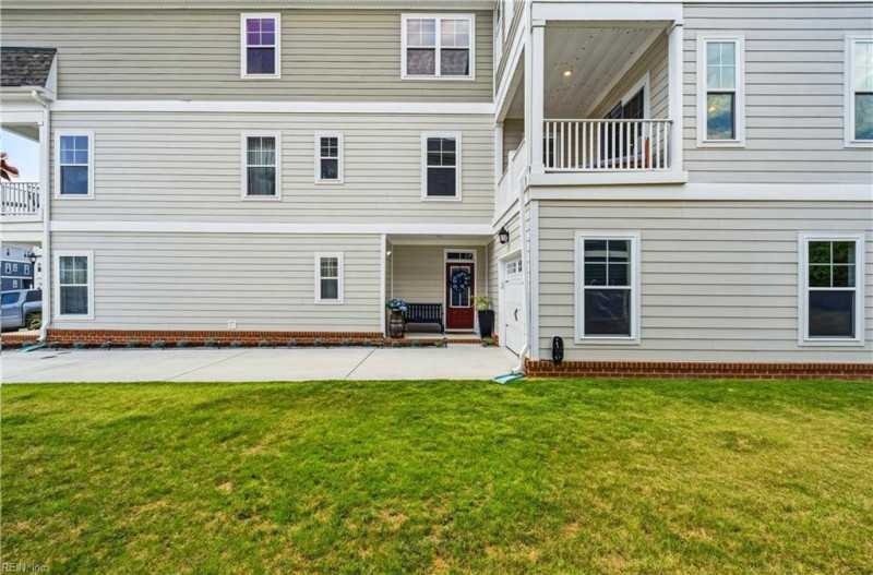 Photo 3 of 33 residential for sale in York County virginia