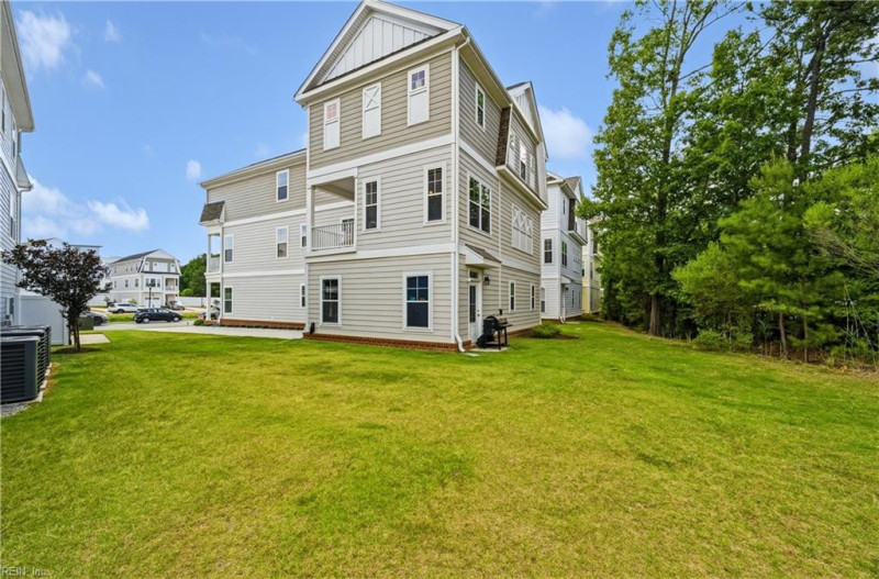 Photo 4 of 33 residential for sale in York County virginia