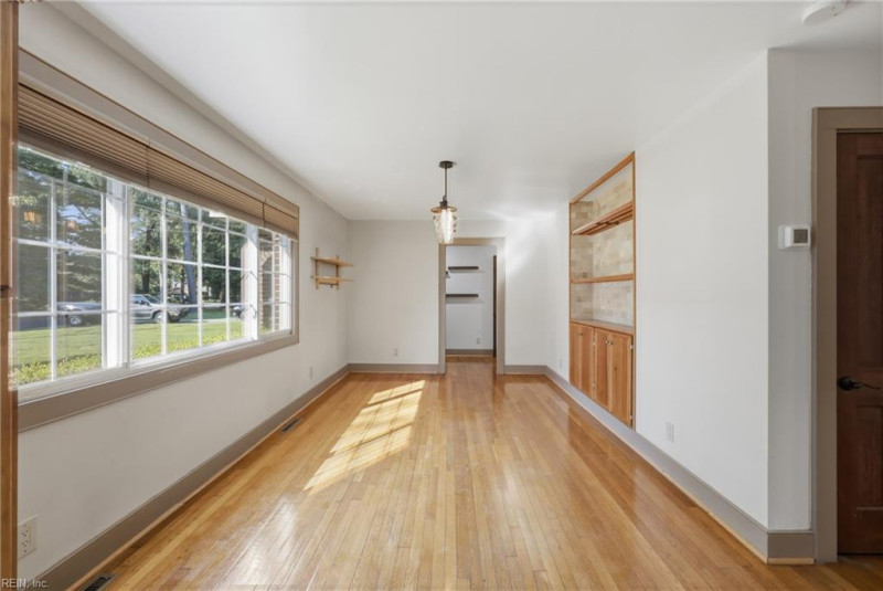 Photo 10 of 49 residential for sale in Virginia Beach virginia