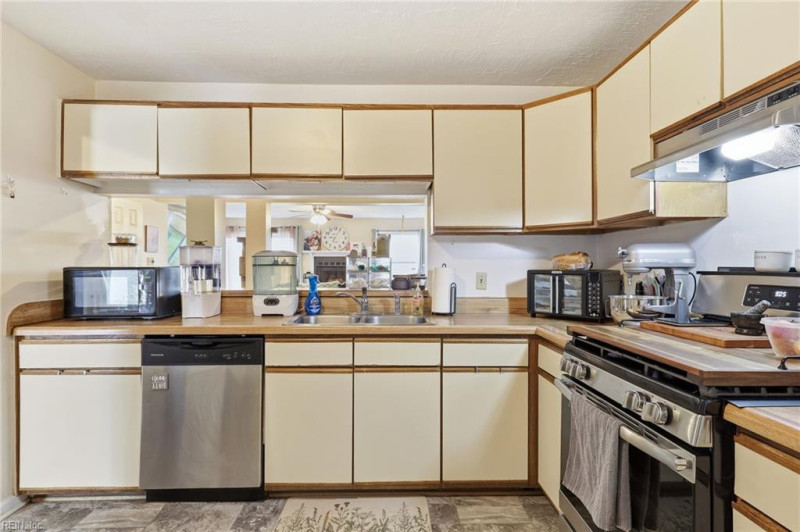 Photo 7 of 40 residential for sale in Virginia Beach virginia