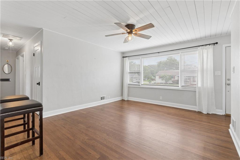 Photo 10 of 35 residential for sale in Virginia Beach virginia
