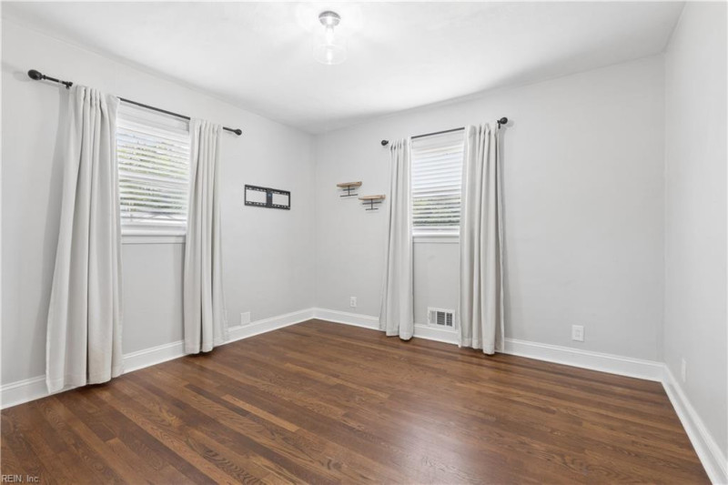 Photo 12 of 35 residential for sale in Virginia Beach virginia
