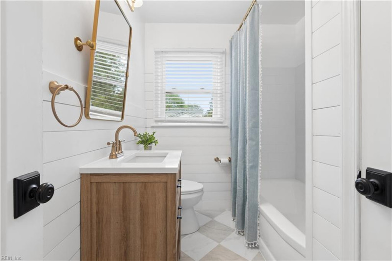 Photo 14 of 35 residential for sale in Virginia Beach virginia