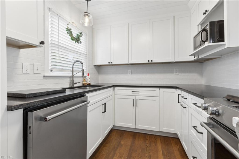 Photo 2 of 35 residential for sale in Virginia Beach virginia