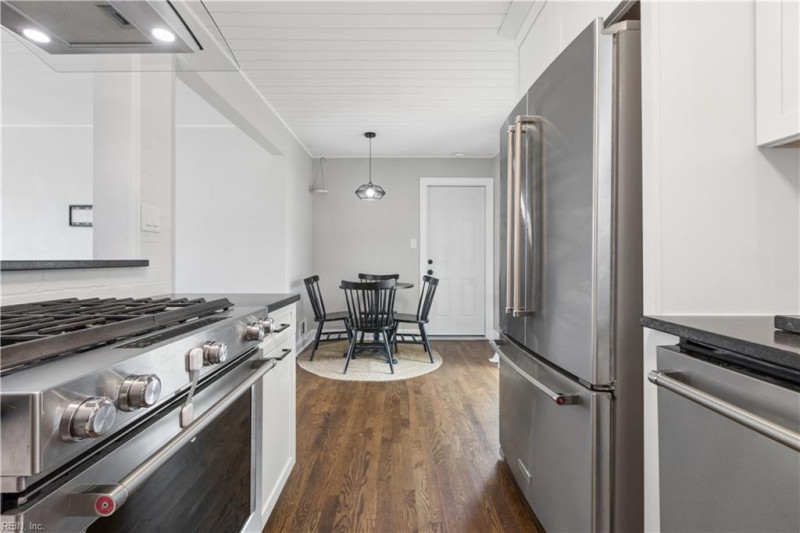Photo 4 of 35 residential for sale in Virginia Beach virginia