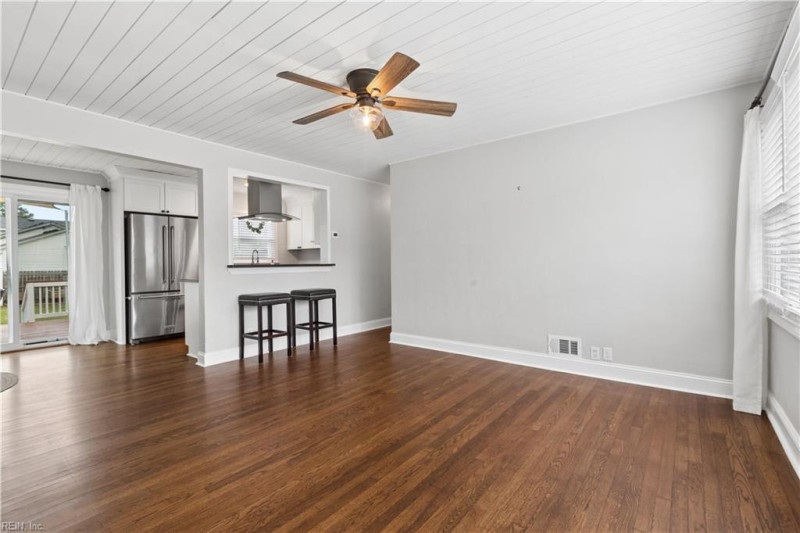 Photo 8 of 35 residential for sale in Virginia Beach virginia