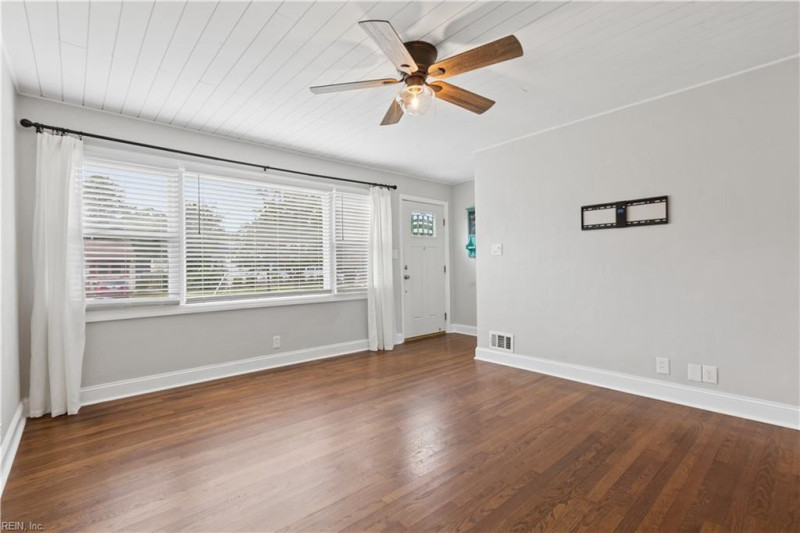 Photo 9 of 35 residential for sale in Virginia Beach virginia