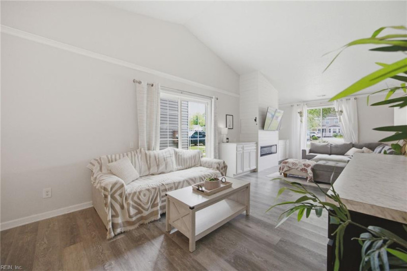 Photo 13 of 27 residential for sale in Virginia Beach virginia
