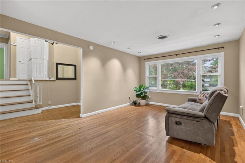 Photo 4 of 30 residential for sale in Virginia Beach virginia