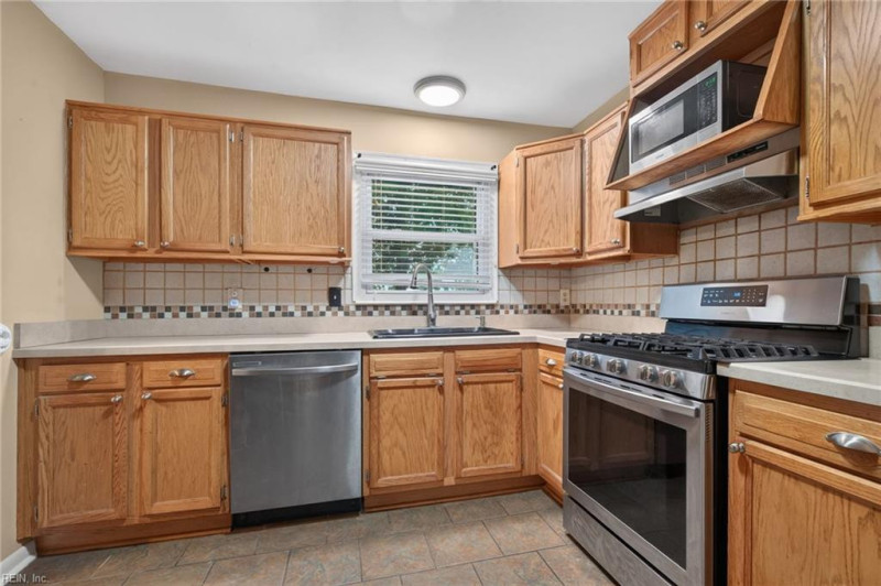 Photo 9 of 30 residential for sale in Virginia Beach virginia